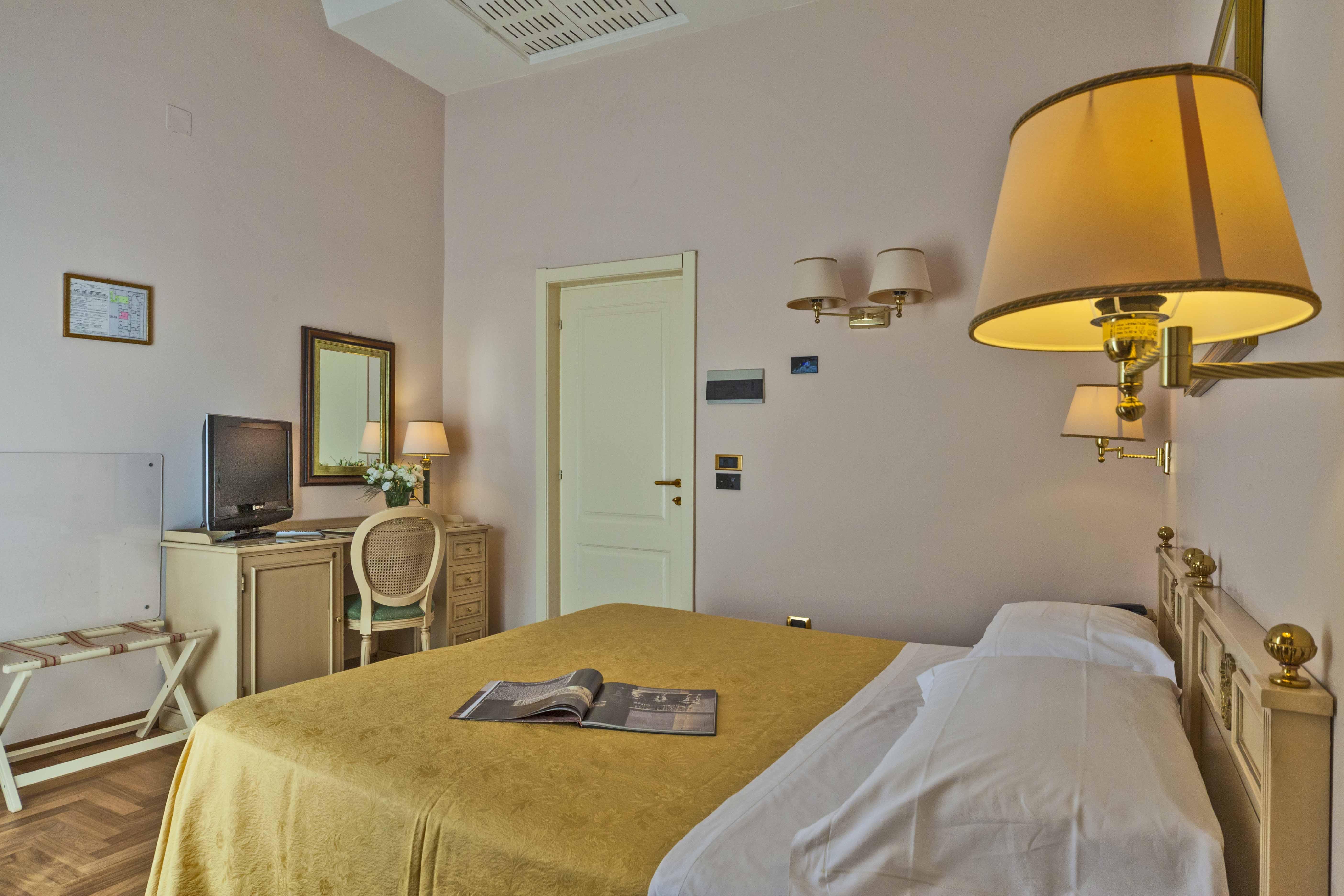 Grand Politi Hotel Syracuse