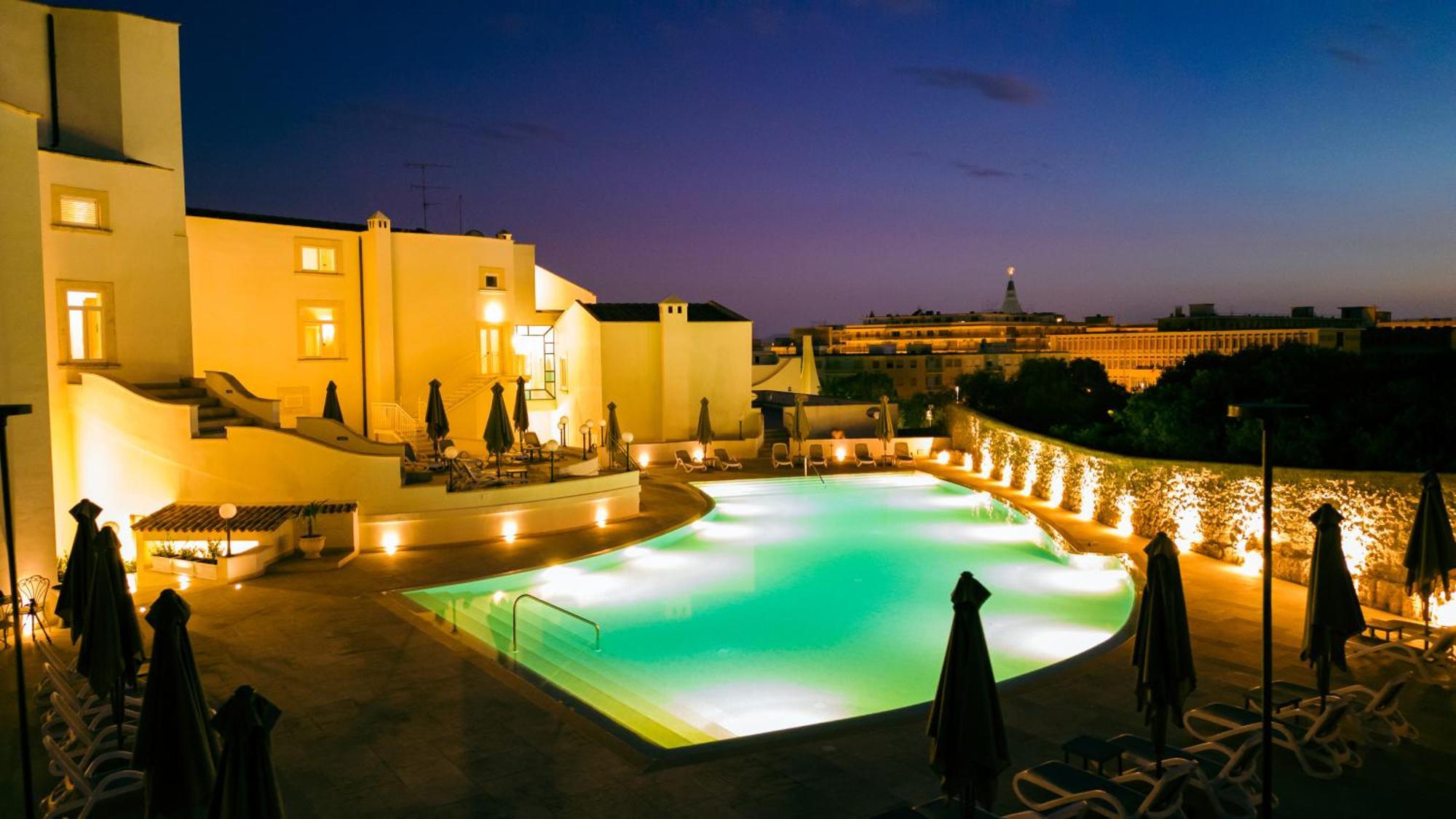 Hotel Grand Politi 4*