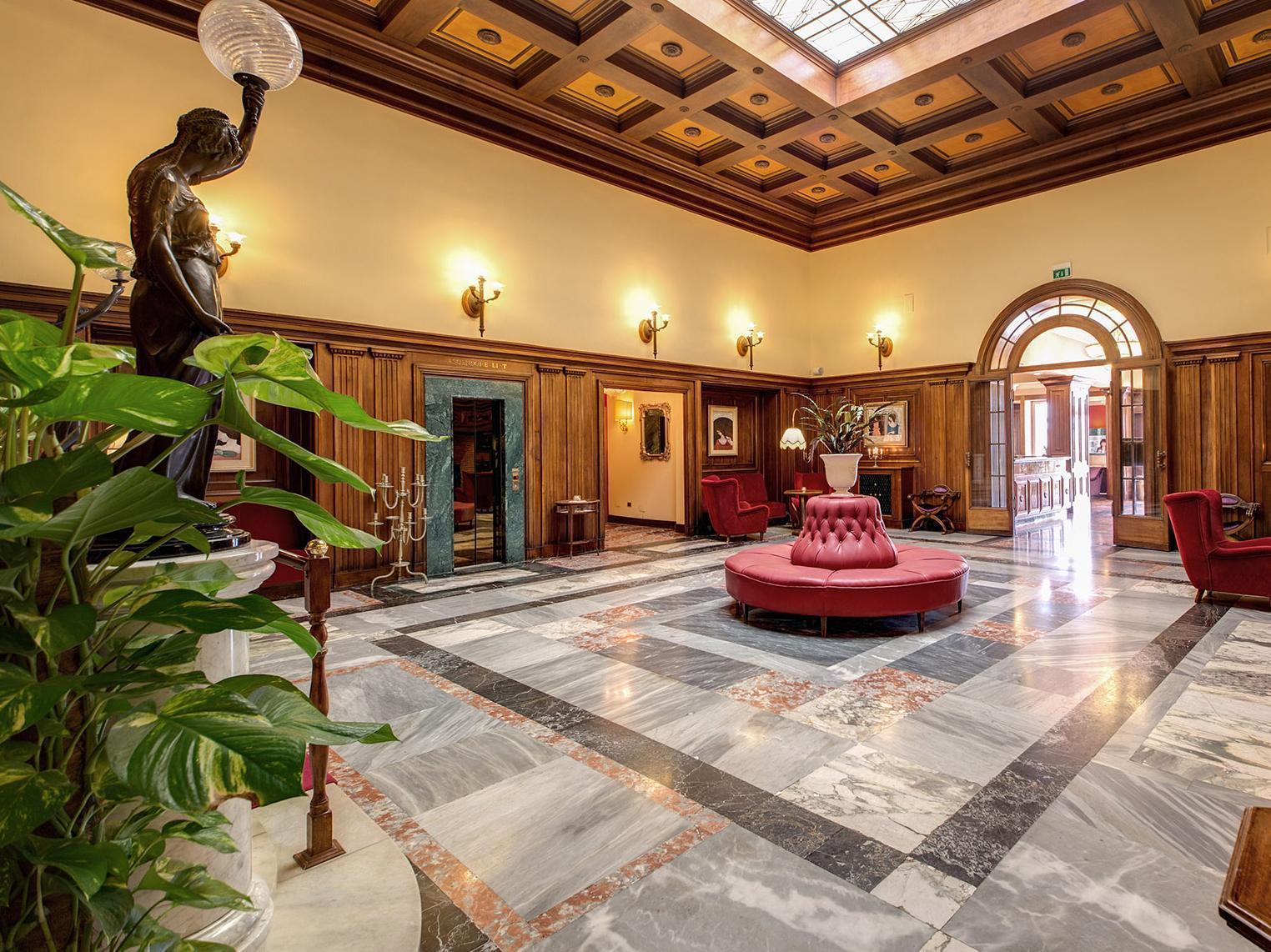 Grand Politi Hotel