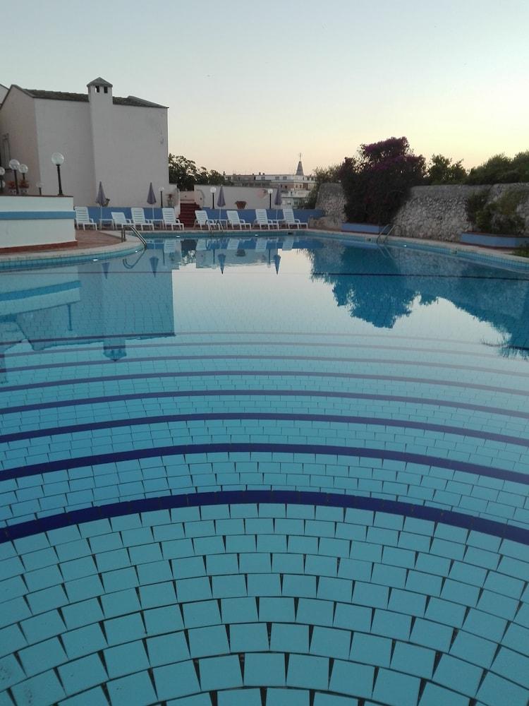 Hotel Grand Politi 4*