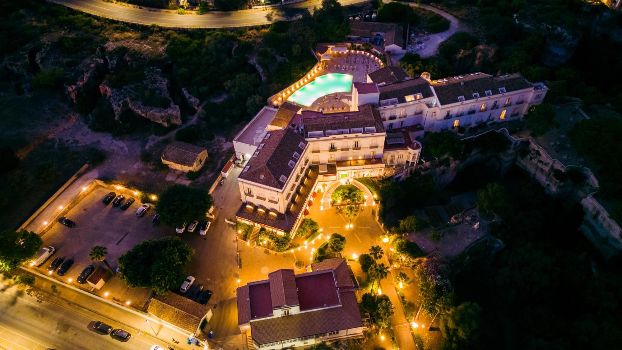 Hotel Grand Politi